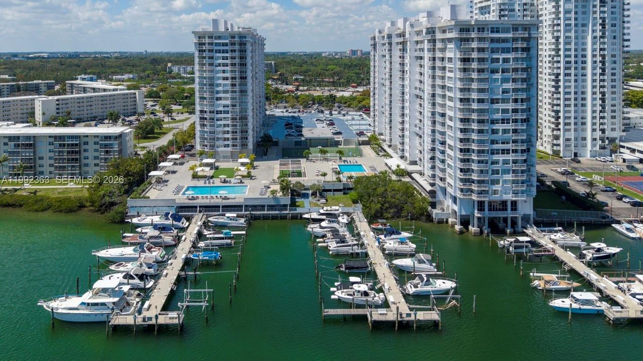 For Sale: $175,000 (1 beds, 1 baths, 1005 Square Feet)