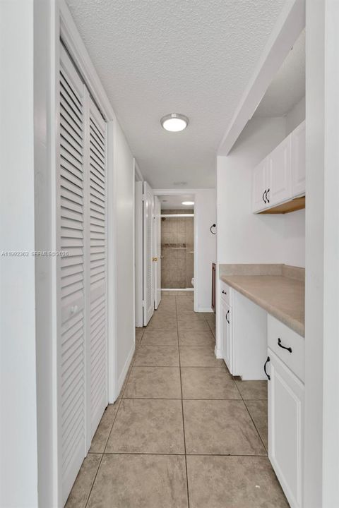 For Sale: $175,000 (1 beds, 1 baths, 1005 Square Feet)