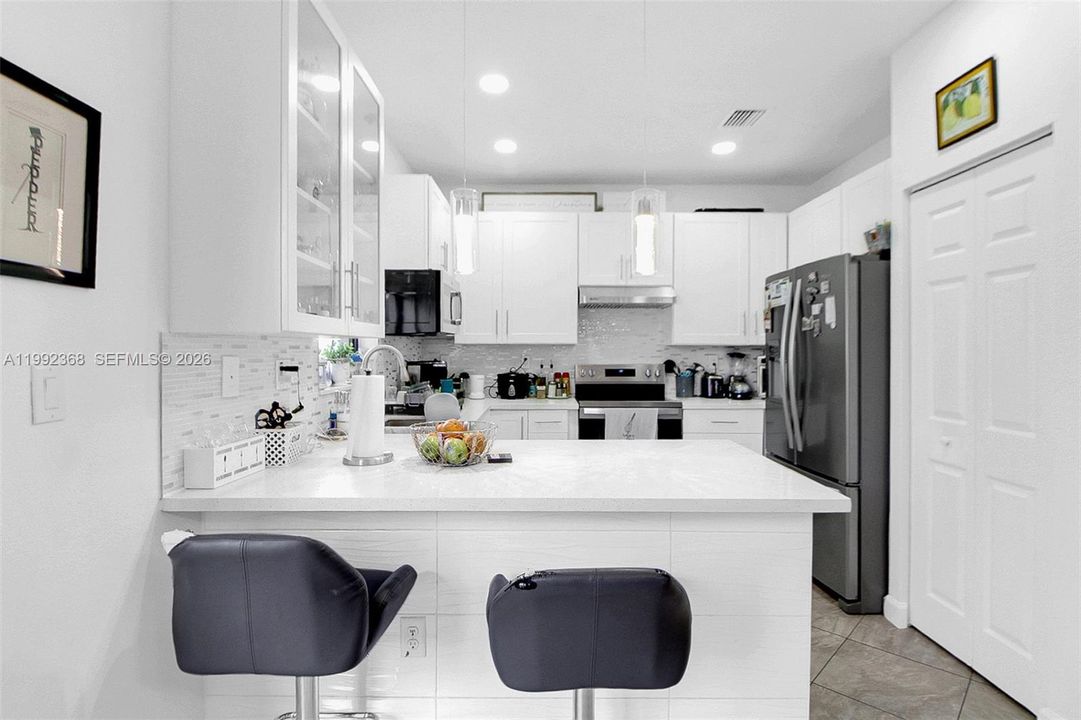 На продажу: $570,000 (3 спален, 2 ванн, 1592 Квадратных фут)