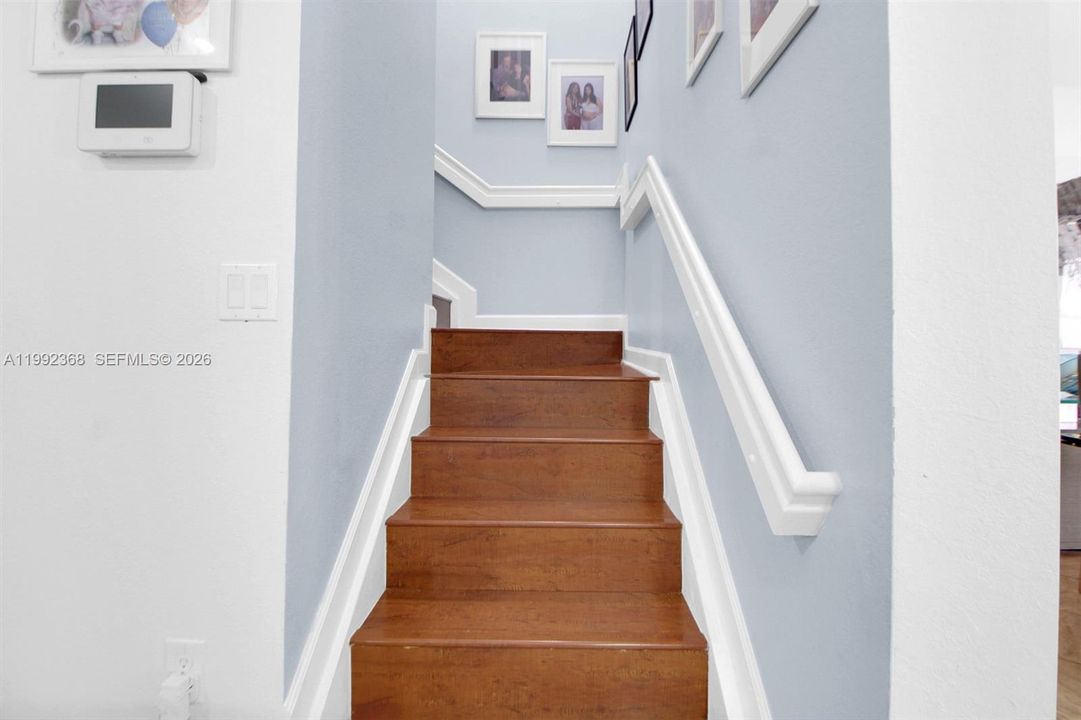 На продажу: $570,000 (3 спален, 2 ванн, 1592 Квадратных фут)