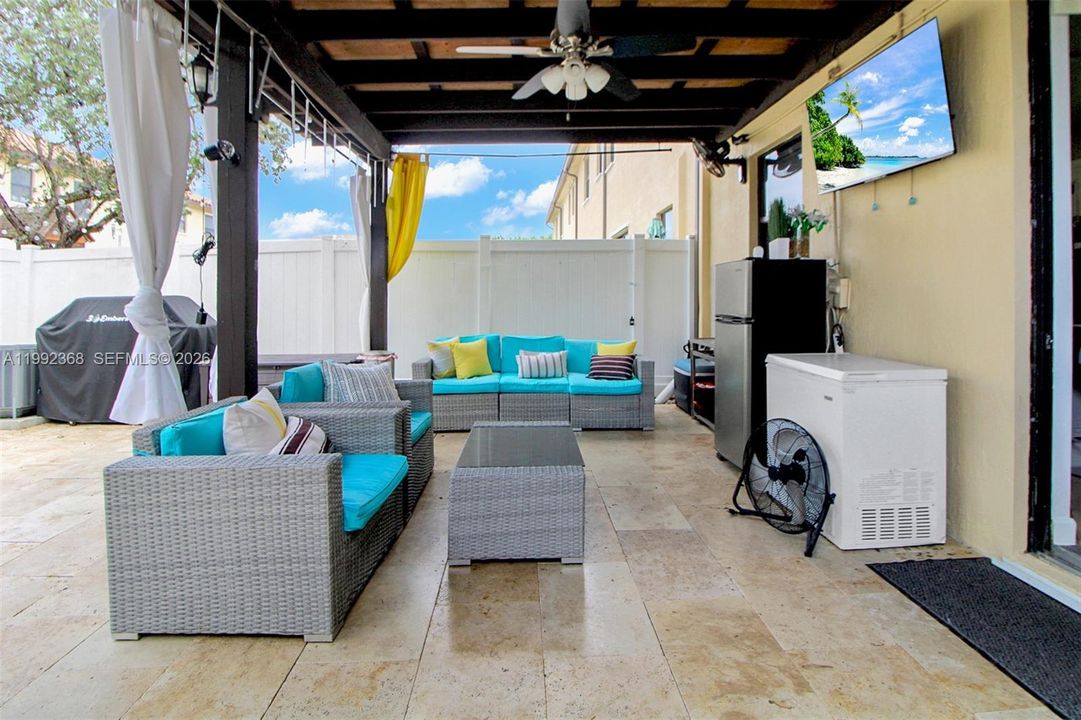 На продажу: $570,000 (3 спален, 2 ванн, 1592 Квадратных фут)