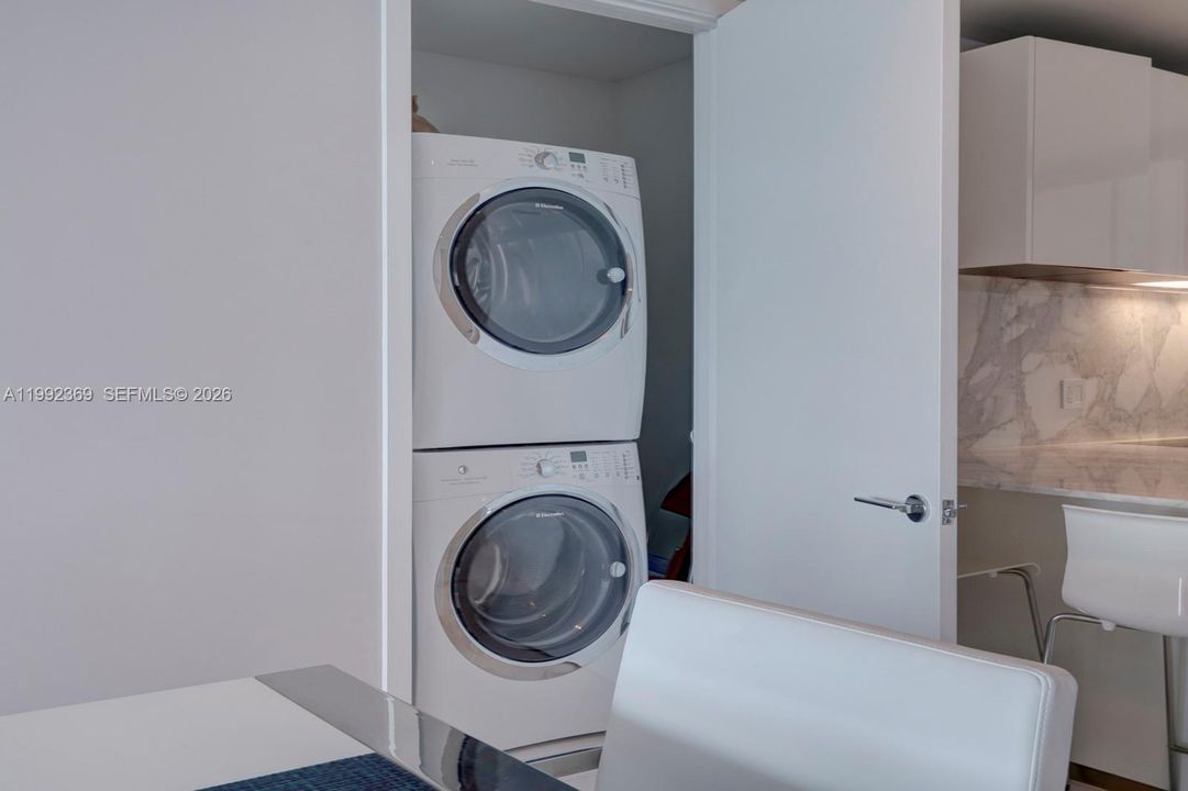 Activo con contrato: $22,000 (2 camas, 2 baños, 1704 Pies cuadrados)