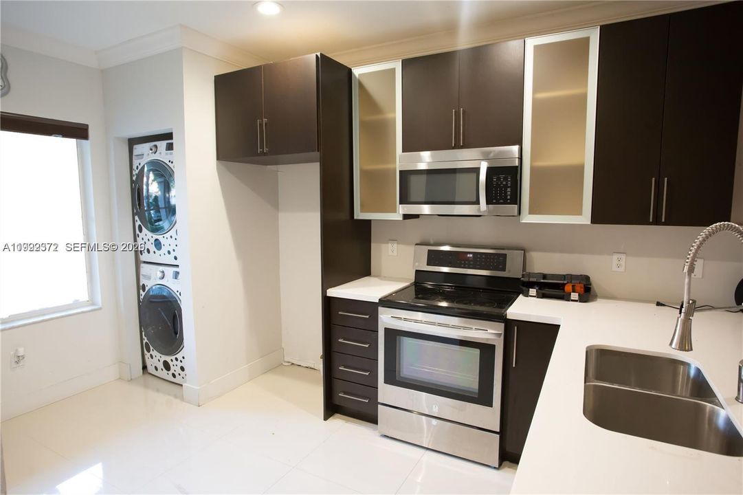 На продажу: $339,000 (2 спален, 2 ванн, 1056 Квадратных фут)