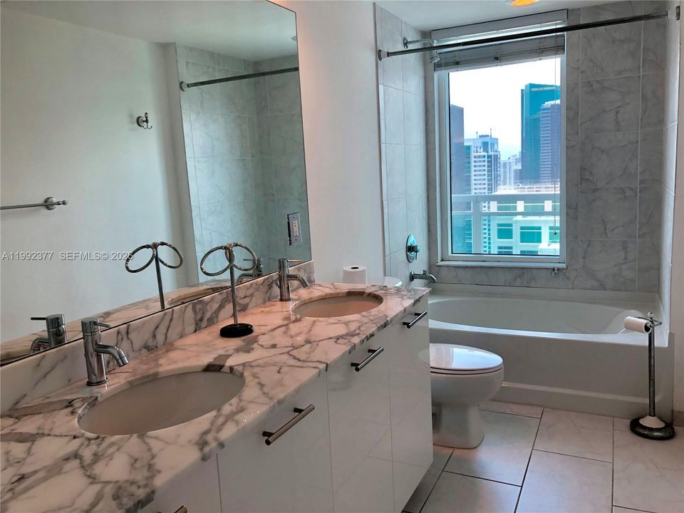 For Rent: $3,350 (1 beds, 1 baths, 774 Square Feet)