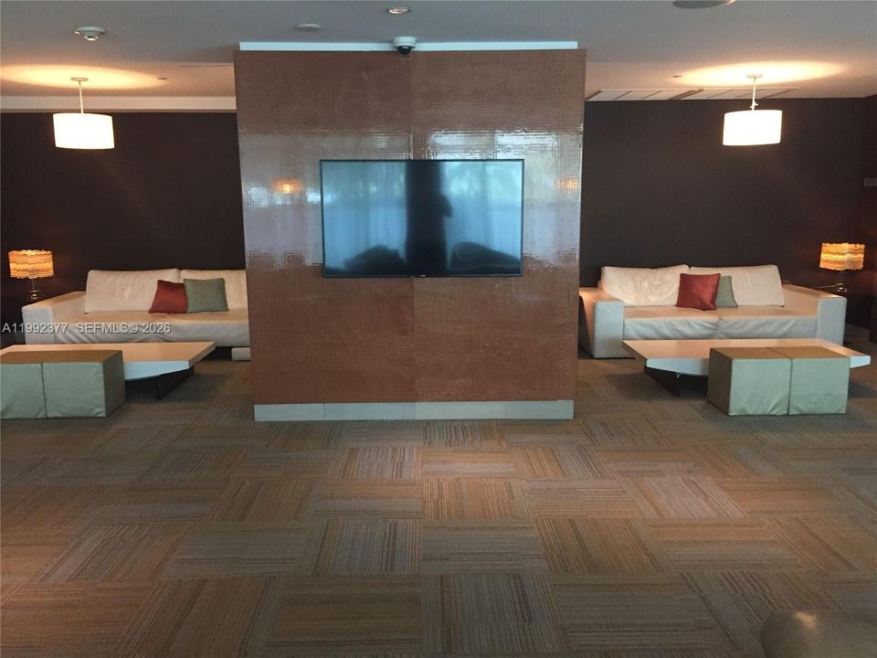 For Rent: $3,350 (1 beds, 1 baths, 774 Square Feet)