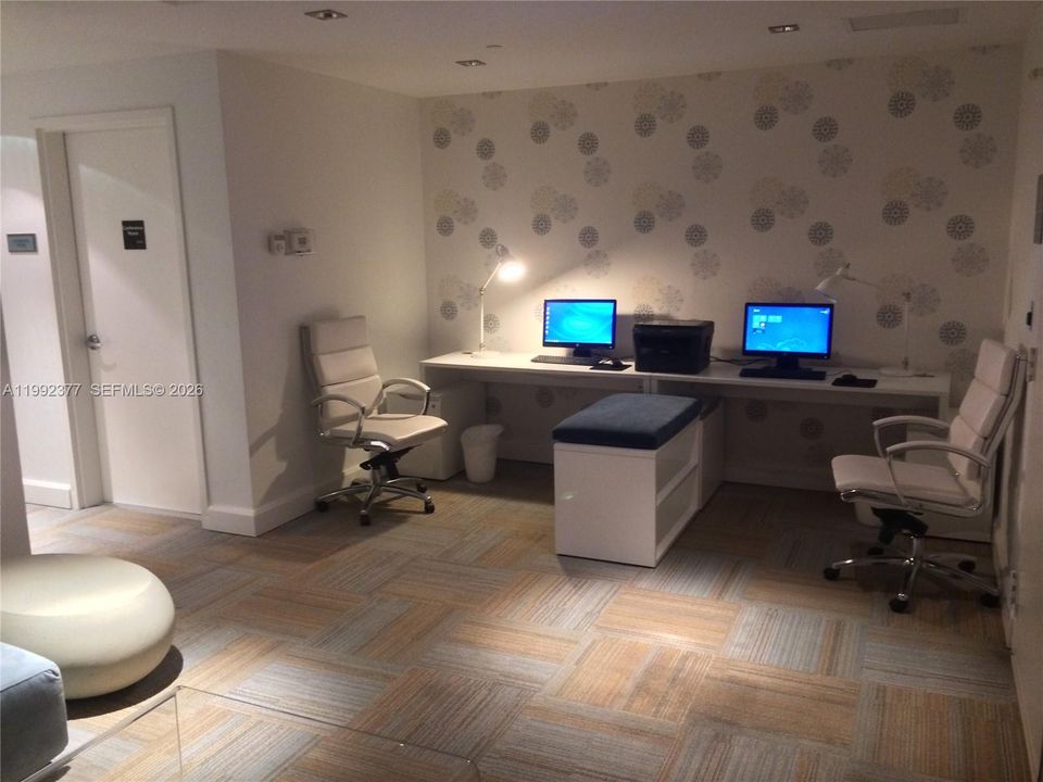 For Rent: $3,350 (1 beds, 1 baths, 774 Square Feet)