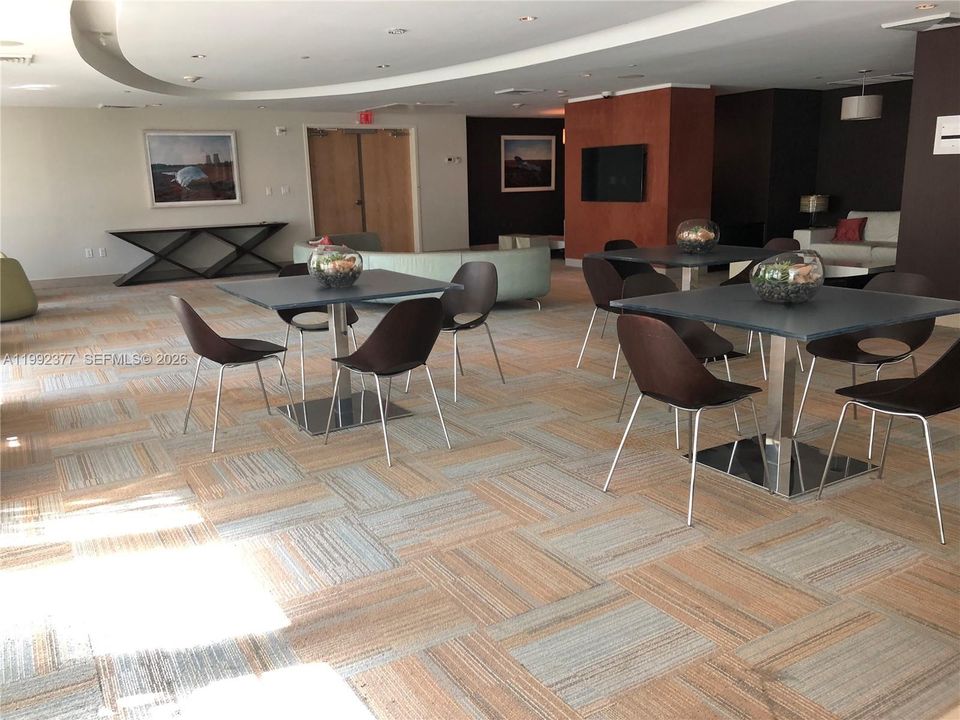 For Rent: $3,350 (1 beds, 1 baths, 774 Square Feet)