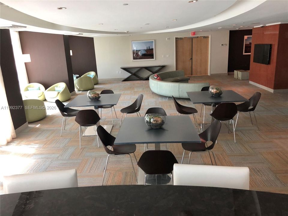 For Rent: $3,350 (1 beds, 1 baths, 774 Square Feet)