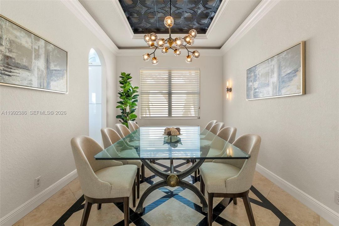 Activo con contrato: $1,299,000 (5 camas, 4 baños, 3818 Pies cuadrados)