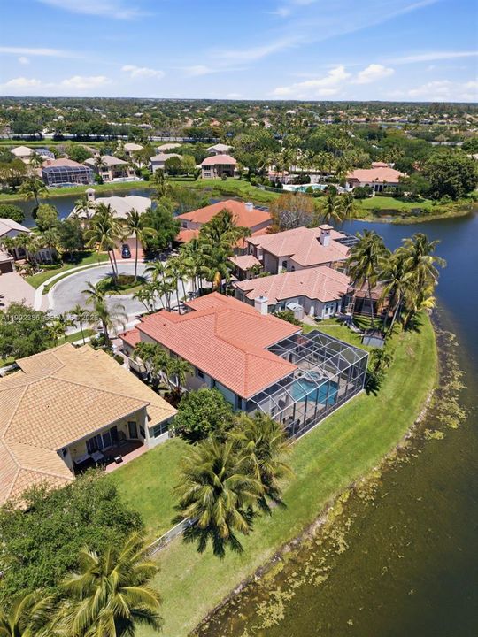 Activo con contrato: $1,299,000 (5 camas, 4 baños, 3818 Pies cuadrados)