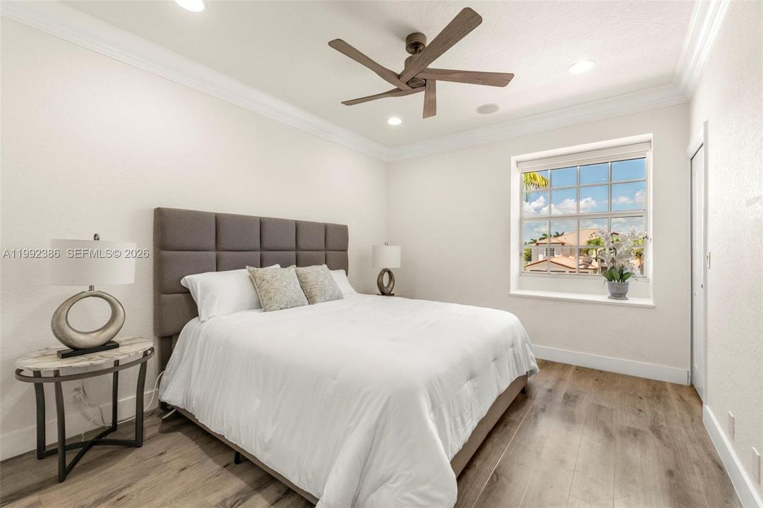 Activo con contrato: $1,299,000 (5 camas, 4 baños, 3818 Pies cuadrados)