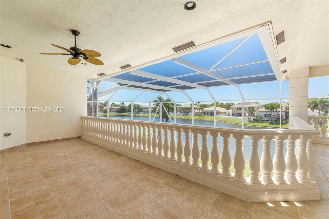 Activo con contrato: $1,299,000 (5 camas, 4 baños, 3818 Pies cuadrados)