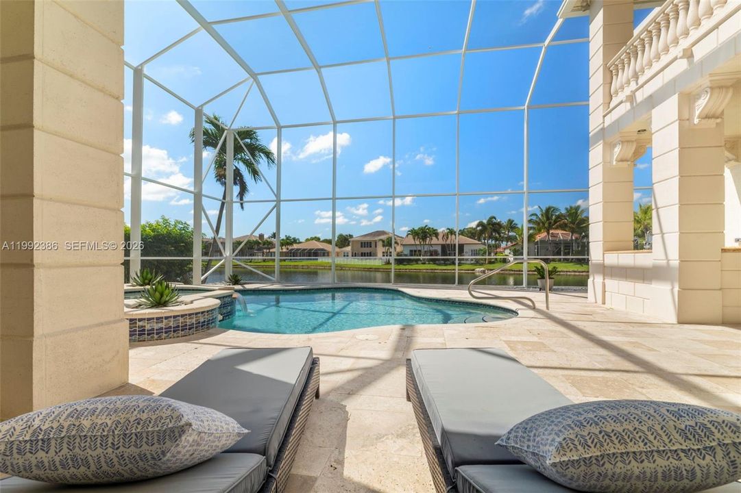 Activo con contrato: $1,299,000 (5 camas, 4 baños, 3818 Pies cuadrados)