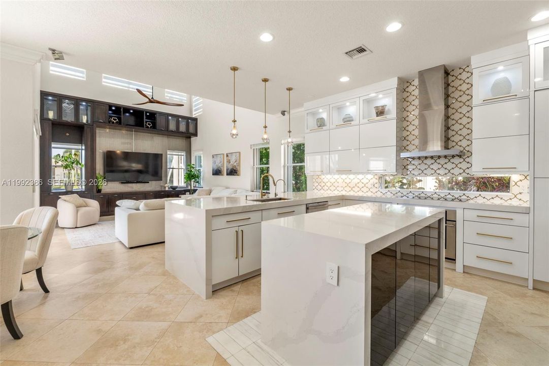 Activo con contrato: $1,299,000 (5 camas, 4 baños, 3818 Pies cuadrados)