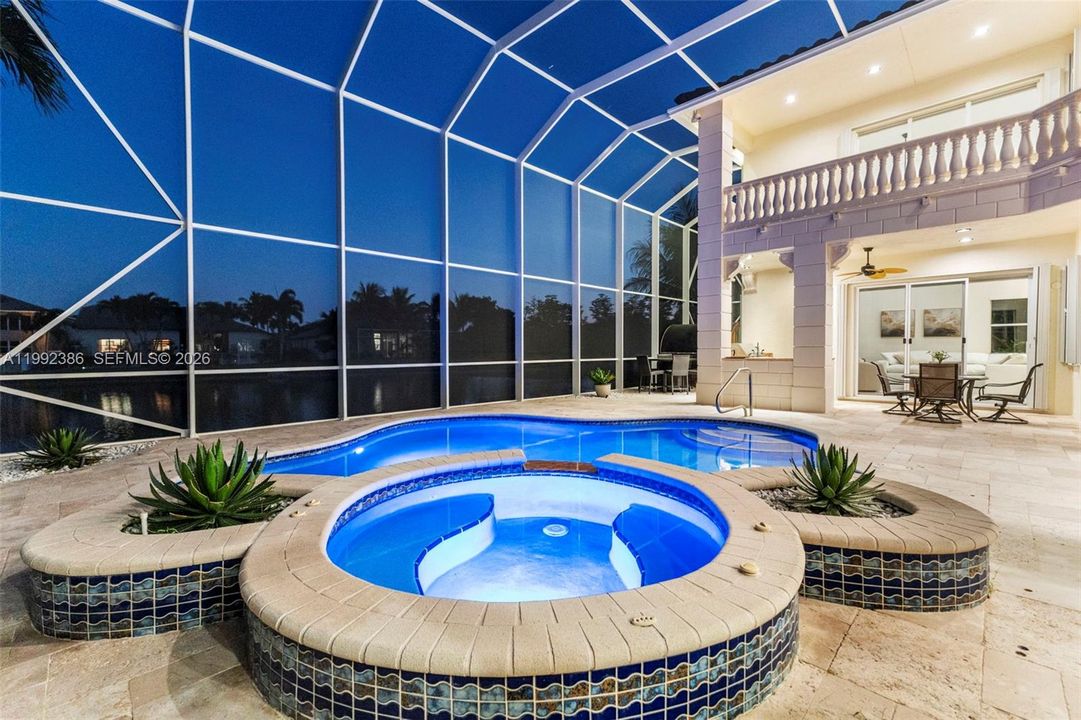 Activo con contrato: $1,299,000 (5 camas, 4 baños, 3818 Pies cuadrados)