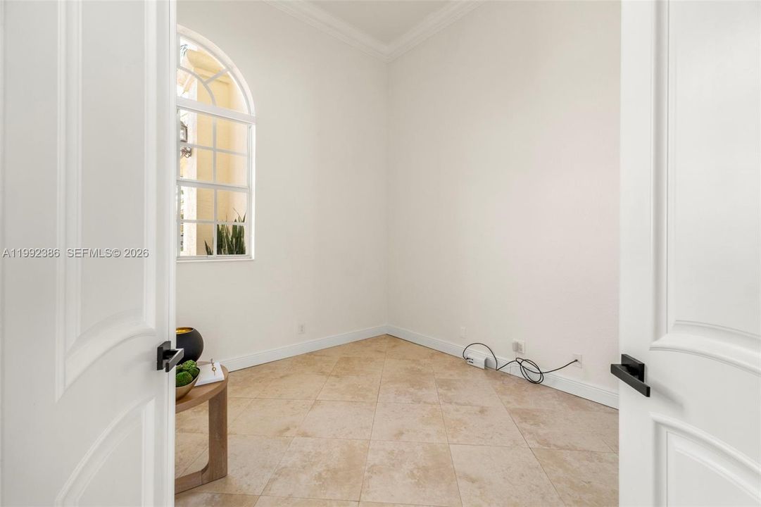 Activo con contrato: $1,299,000 (5 camas, 4 baños, 3818 Pies cuadrados)
