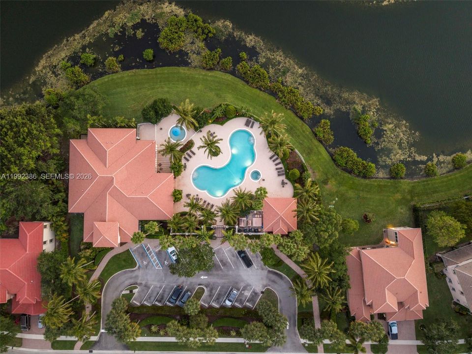 Activo con contrato: $1,299,000 (5 camas, 4 baños, 3818 Pies cuadrados)