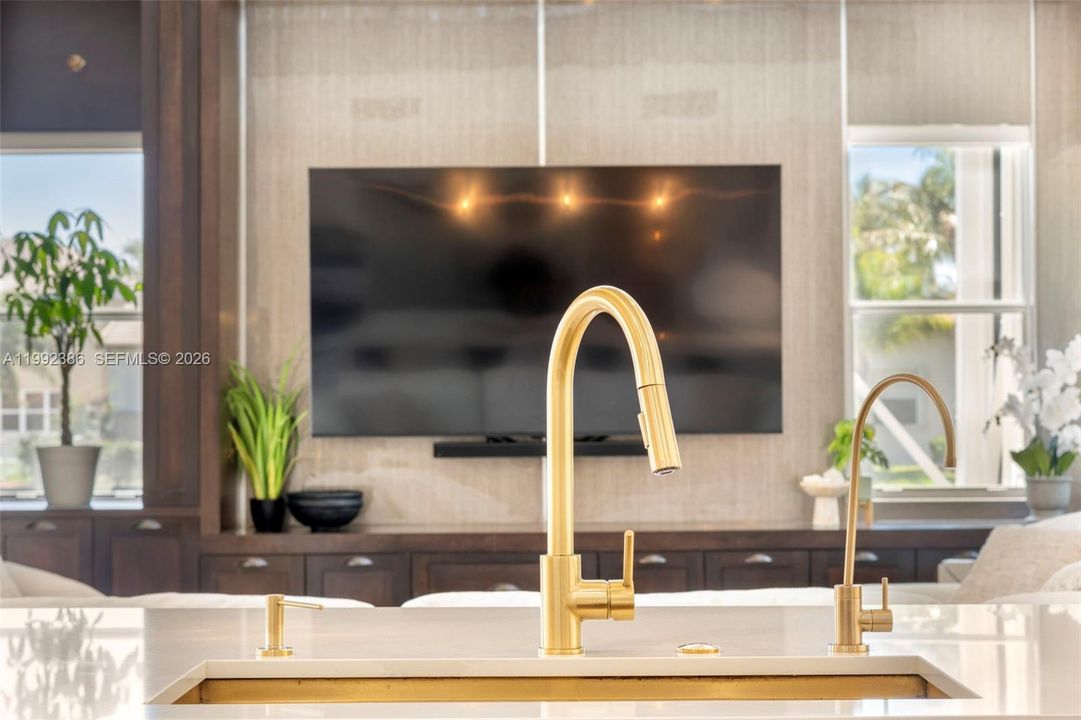 Activo con contrato: $1,299,000 (5 camas, 4 baños, 3818 Pies cuadrados)