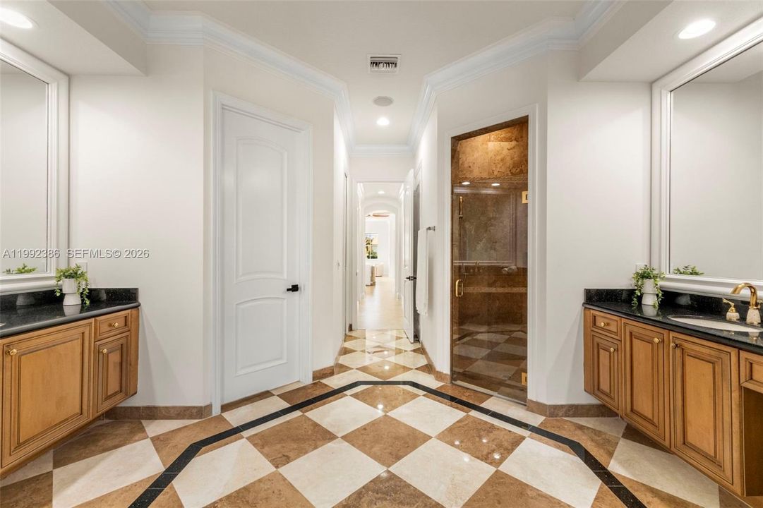 Activo con contrato: $1,299,000 (5 camas, 4 baños, 3818 Pies cuadrados)