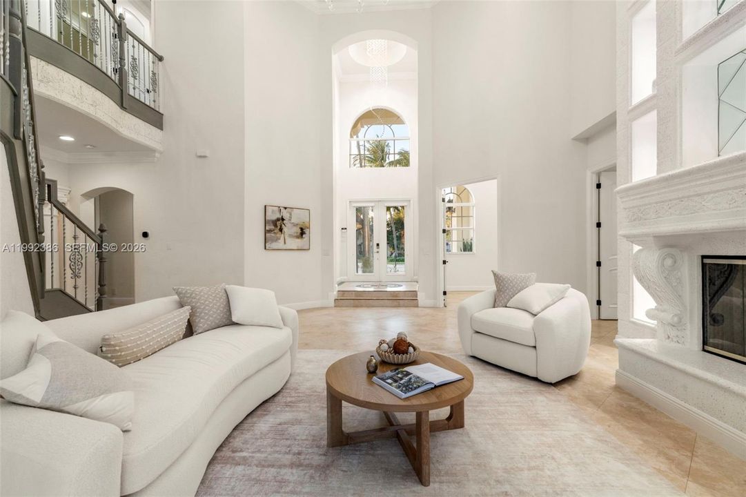 Activo con contrato: $1,299,000 (5 camas, 4 baños, 3818 Pies cuadrados)