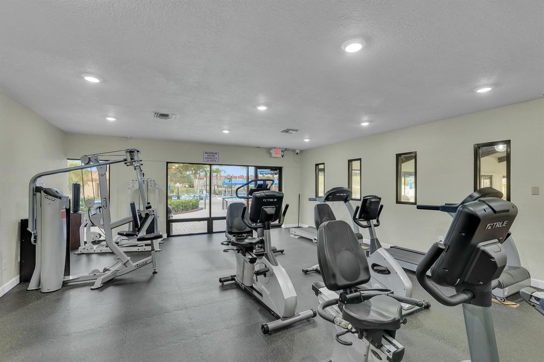 FITNESS ROOM