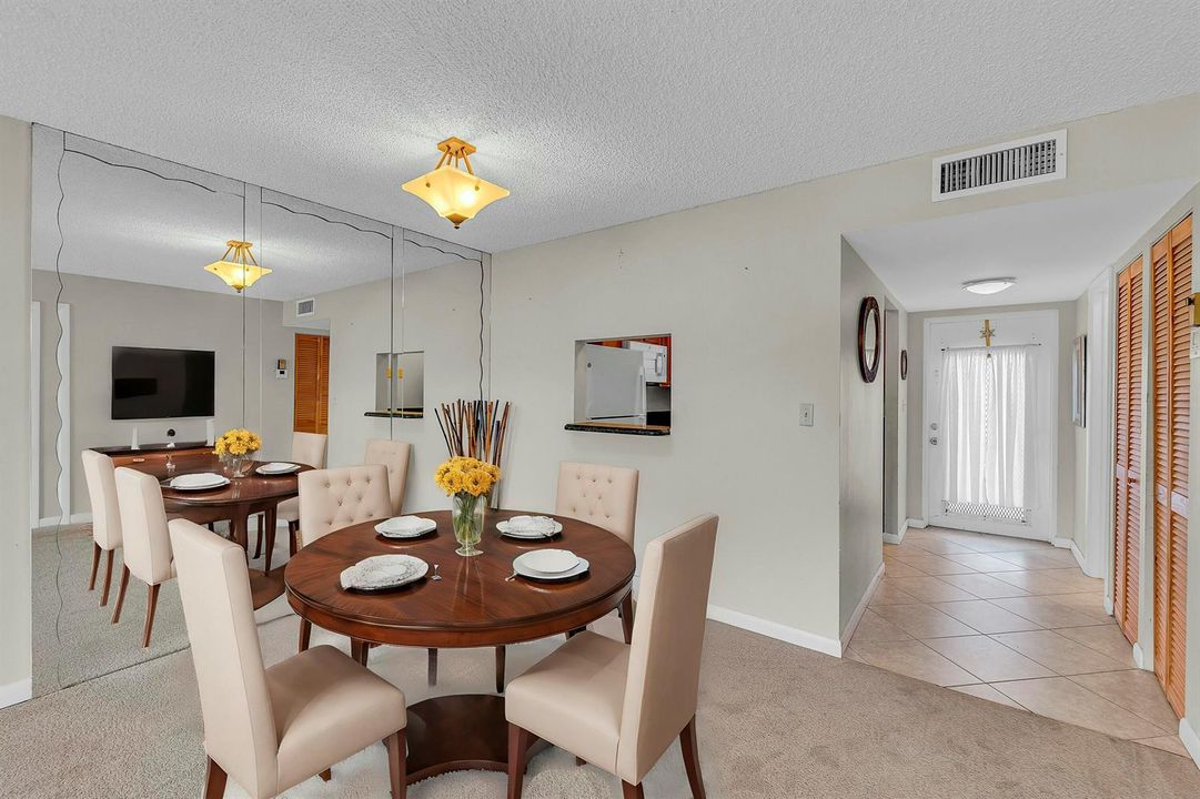 VIRTUAL STAGED DINING ROOM