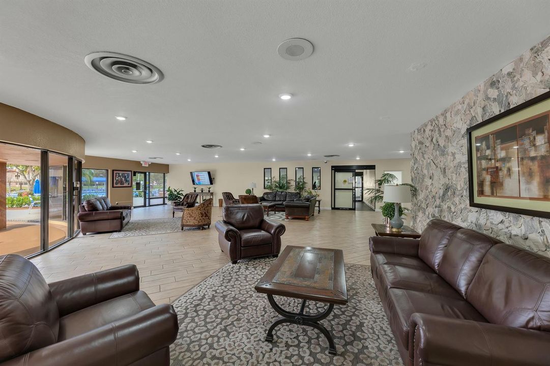 CLUB HOUSE