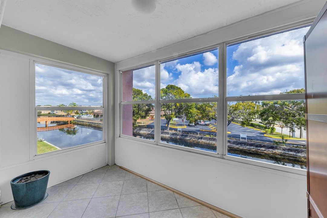 SCREENED BALCONY
