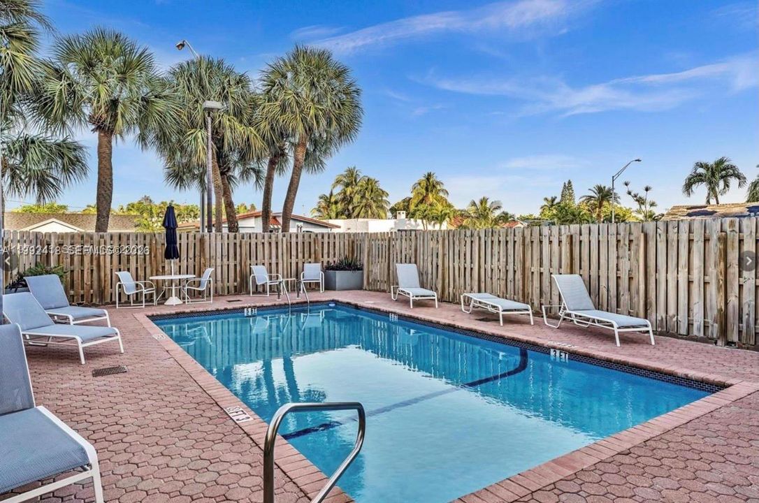 En Venta: $575,000 (2 camas, 2 baños, 1160 Pies cuadrados)