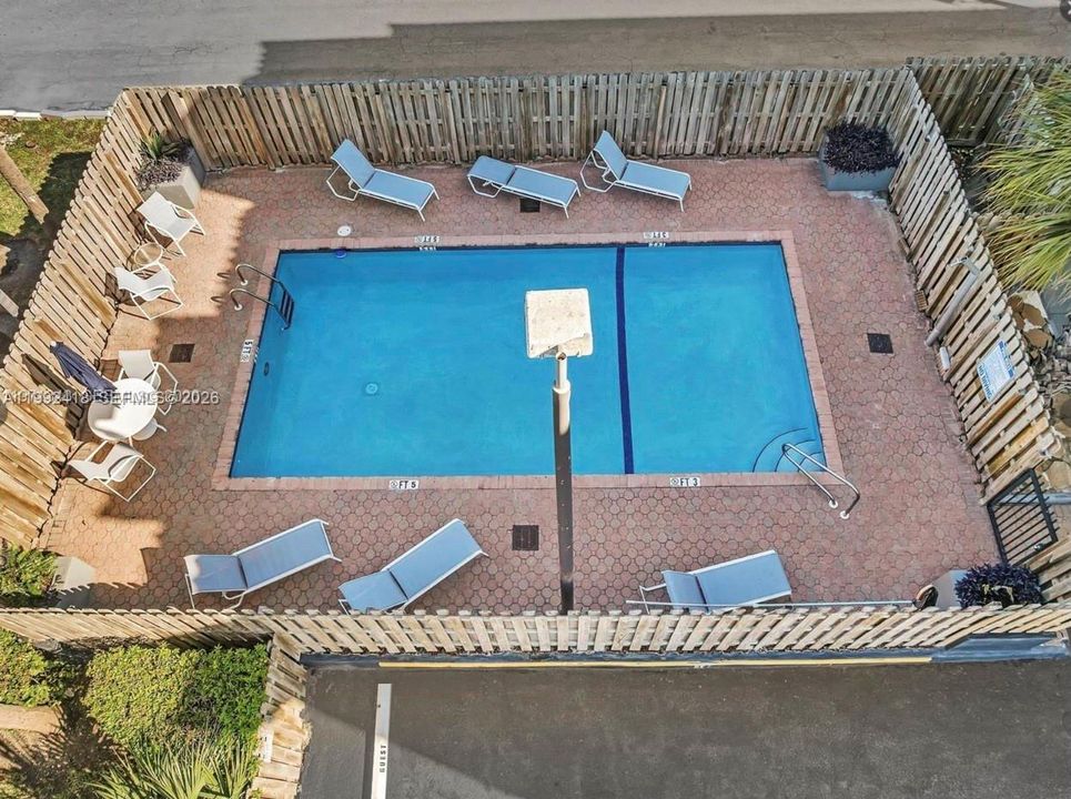 En Venta: $575,000 (2 camas, 2 baños, 1160 Pies cuadrados)