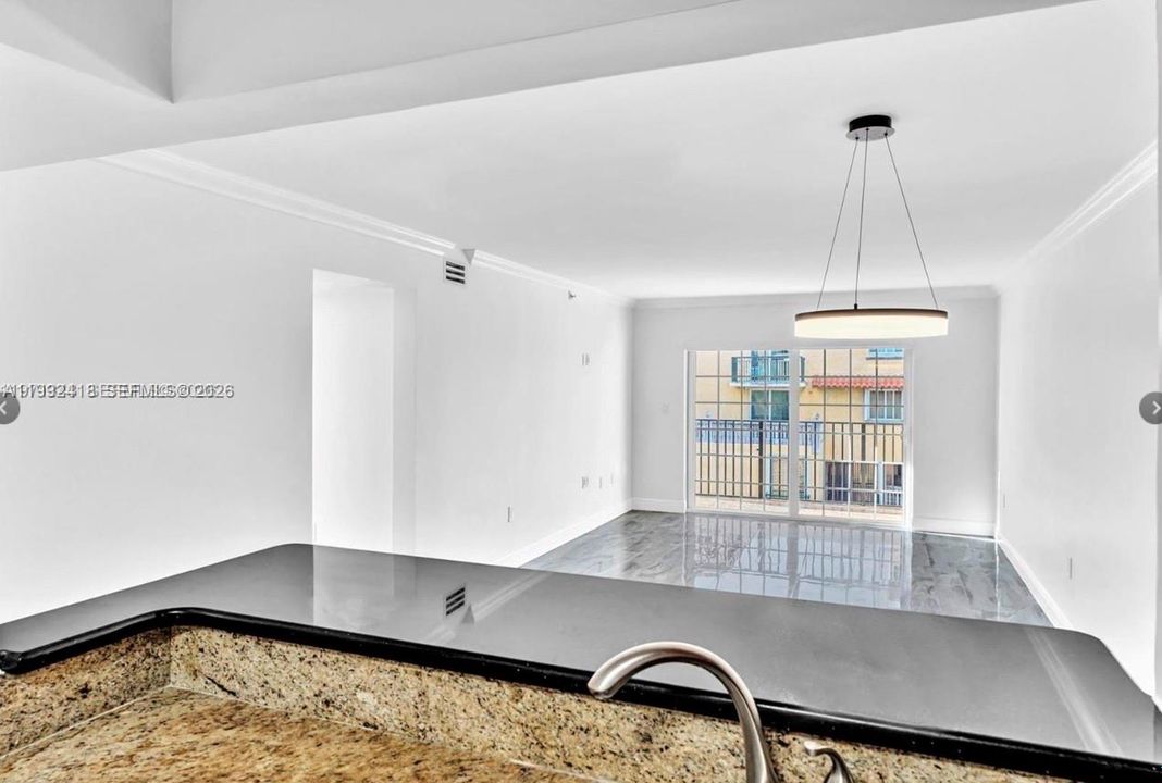 En Venta: $575,000 (2 camas, 2 baños, 1160 Pies cuadrados)