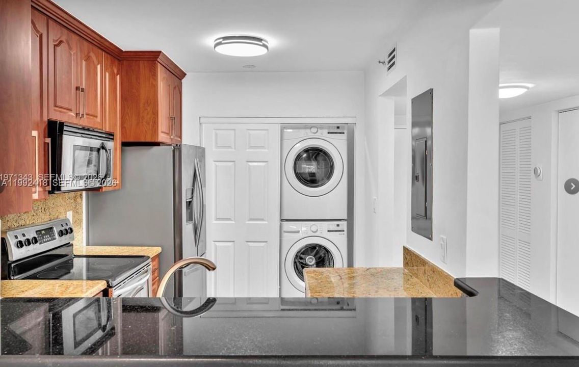 En Venta: $575,000 (2 camas, 2 baños, 1160 Pies cuadrados)