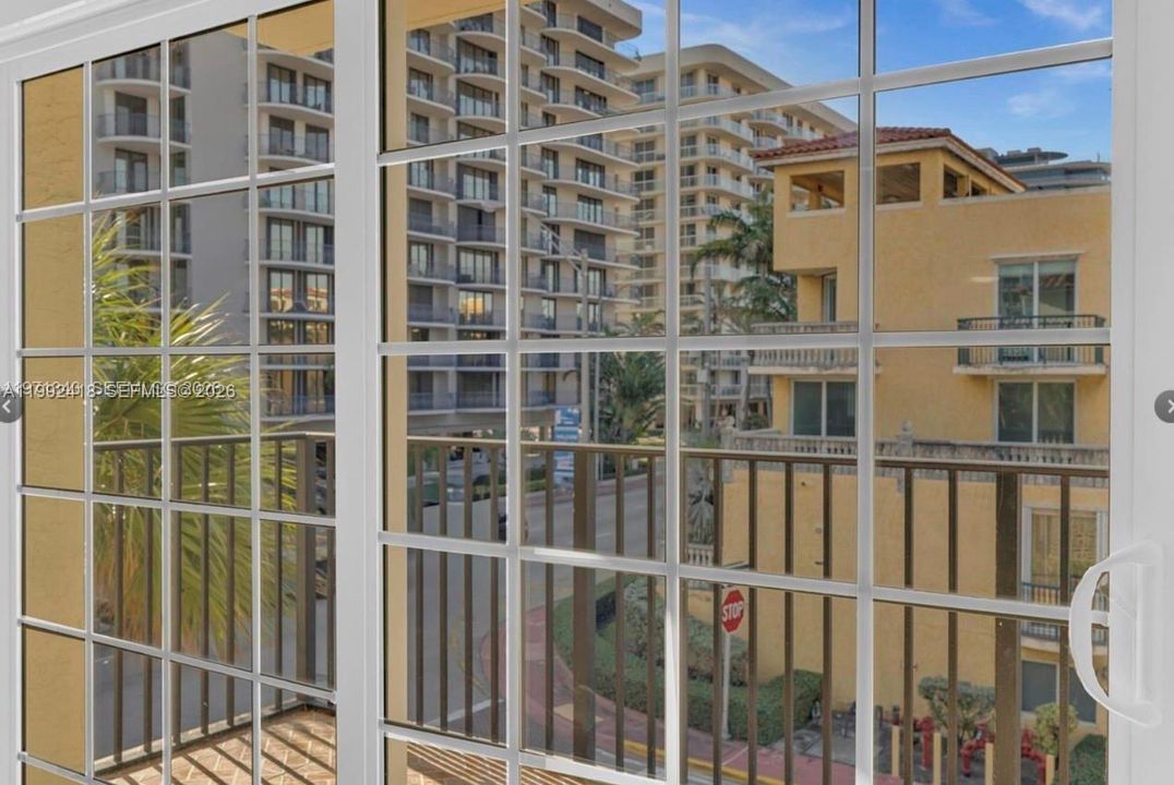 En Venta: $575,000 (2 camas, 2 baños, 1160 Pies cuadrados)