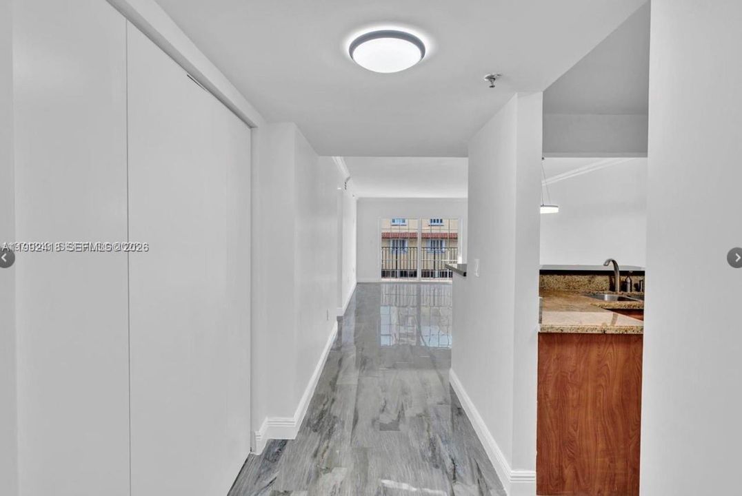 En Venta: $575,000 (2 camas, 2 baños, 1160 Pies cuadrados)