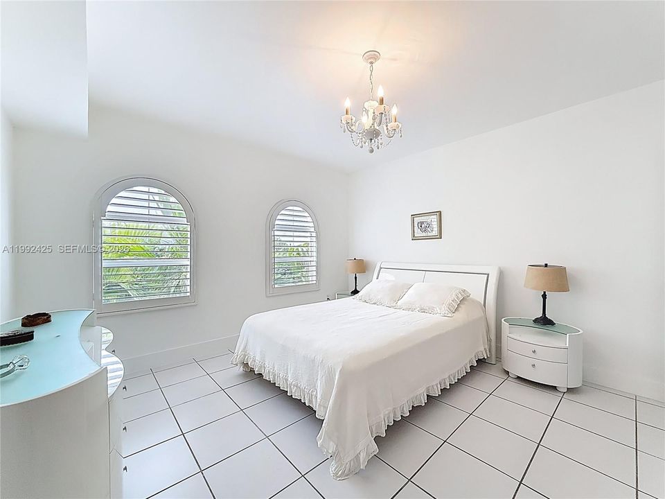 На продажу: $569,000 (2 спален, 2 ванн, 1180 Квадратных фут)