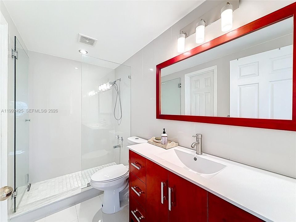 На продажу: $569,000 (2 спален, 2 ванн, 1180 Квадратных фут)