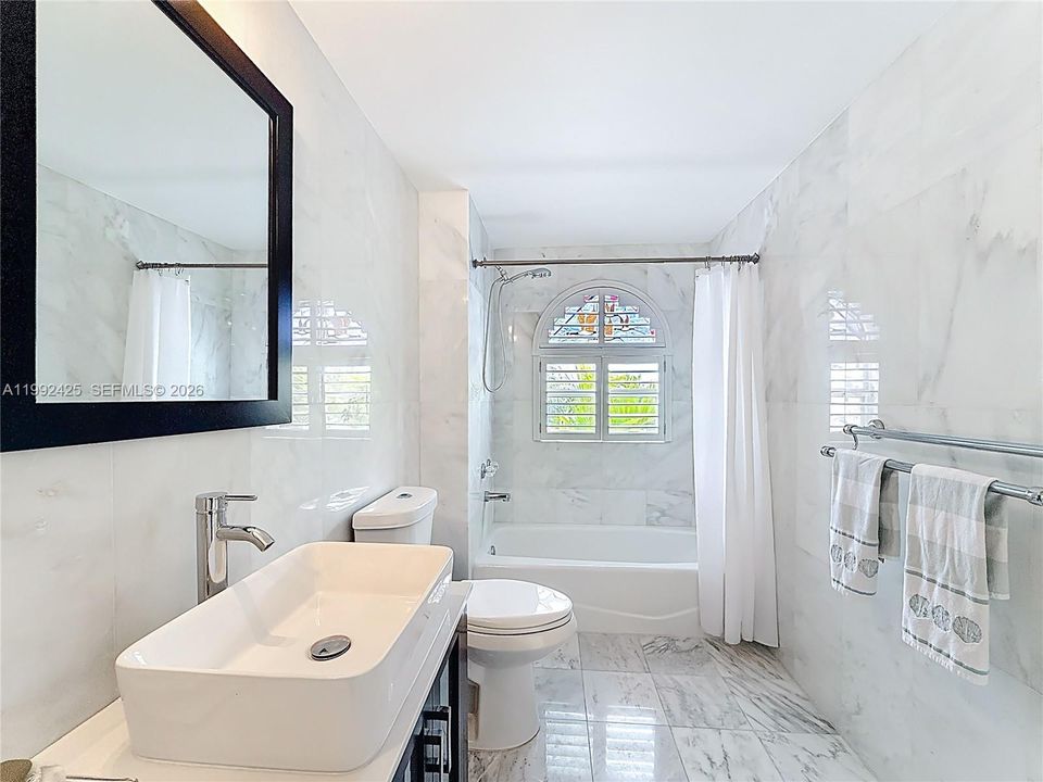 На продажу: $569,000 (2 спален, 2 ванн, 1180 Квадратных фут)