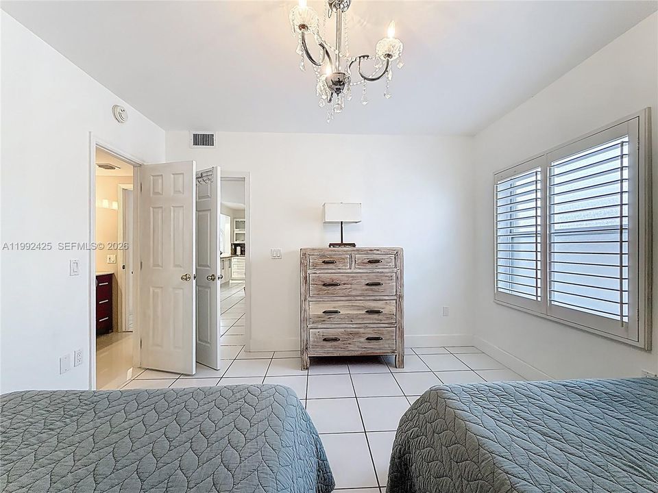 На продажу: $569,000 (2 спален, 2 ванн, 1180 Квадратных фут)