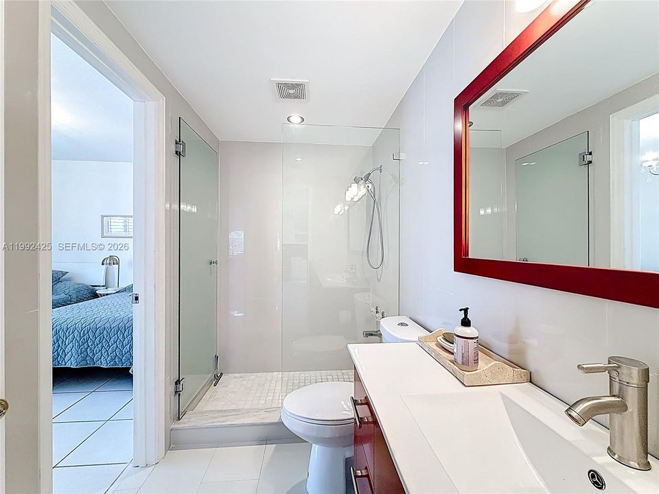 На продажу: $569,000 (2 спален, 2 ванн, 1180 Квадратных фут)