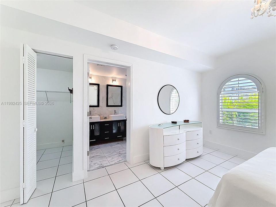 На продажу: $569,000 (2 спален, 2 ванн, 1180 Квадратных фут)