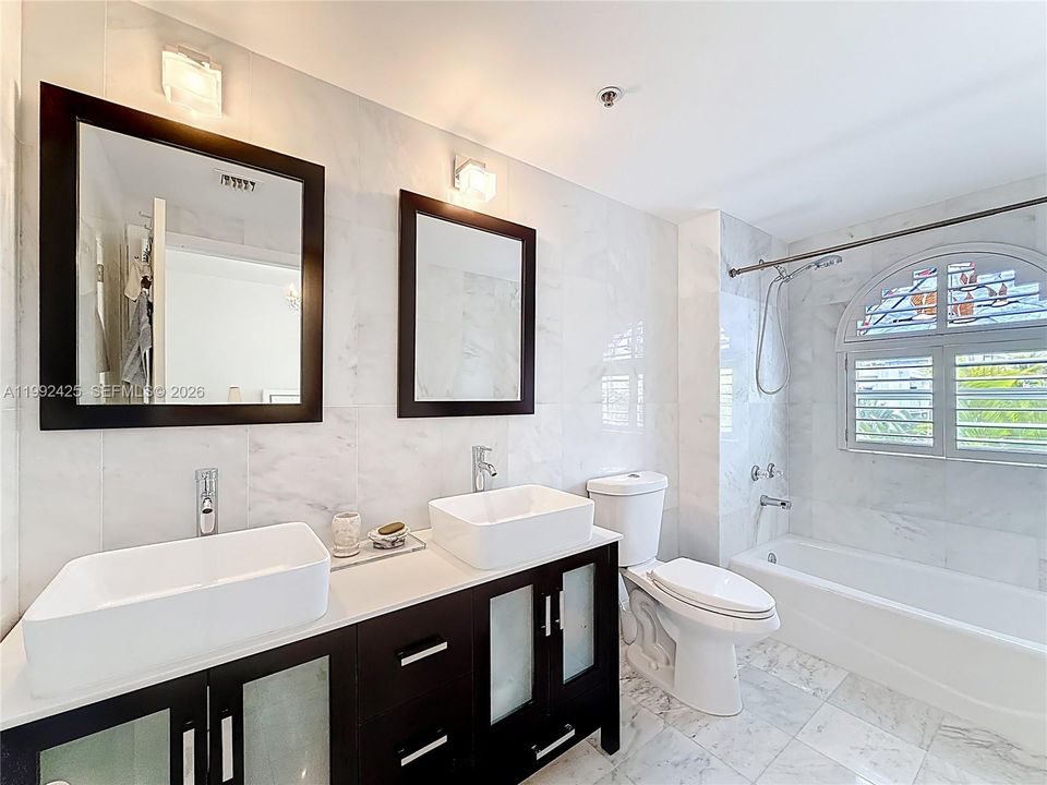 На продажу: $569,000 (2 спален, 2 ванн, 1180 Квадратных фут)