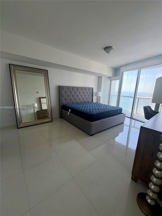 В аренду: $4,200 (1 спален, 1 ванн, 1035 Квадратных фут)