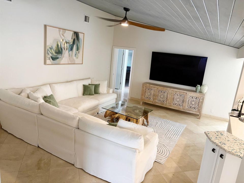 Family room 3