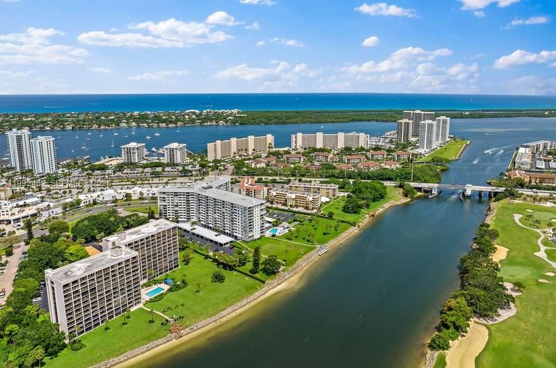На продажу: $209,000 (2 спален, 2 ванн, 1143 Квадратных фут)