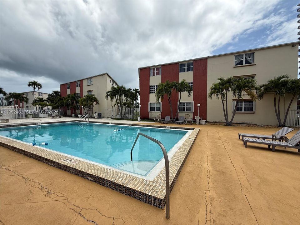 En Venta: $360,000 (2 camas, 2 baños, 1085 Pies cuadrados)