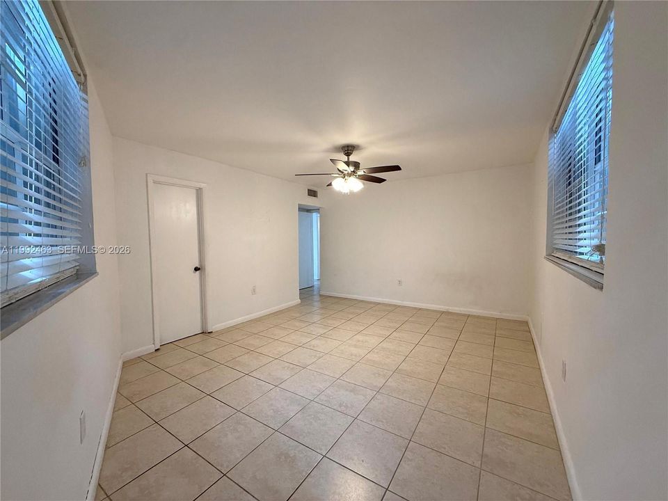 En Venta: $360,000 (2 camas, 2 baños, 1085 Pies cuadrados)