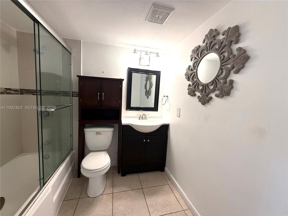 En Venta: $360,000 (2 camas, 2 baños, 1085 Pies cuadrados)