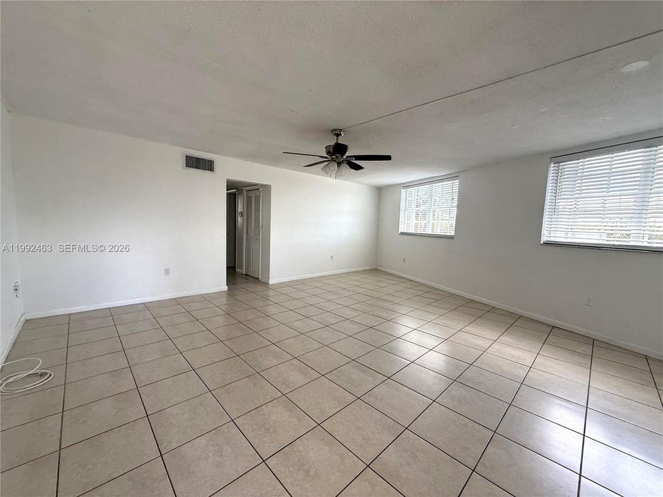 En Venta: $360,000 (2 camas, 2 baños, 1085 Pies cuadrados)