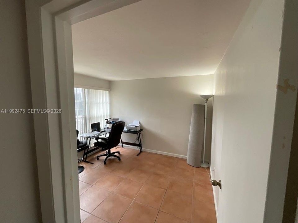 Active With Contract: $2,100 (2 beds, 1 baths, 891 Square Feet)