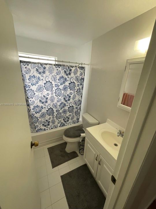 Active With Contract: $2,100 (2 beds, 1 baths, 891 Square Feet)